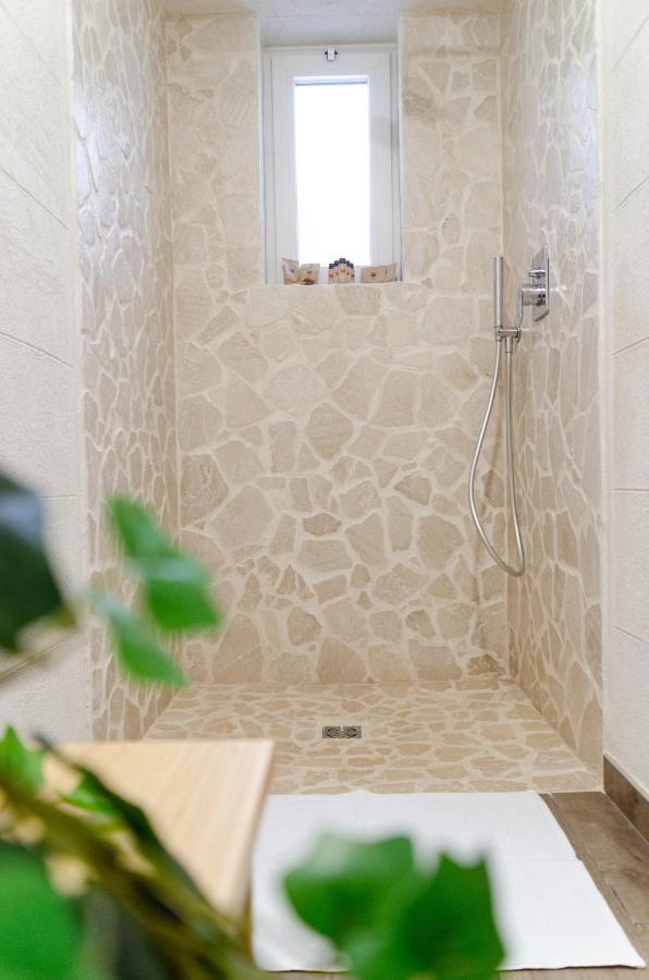 Modern Stone Apartment In The Heart Of 巴里 外观 照片