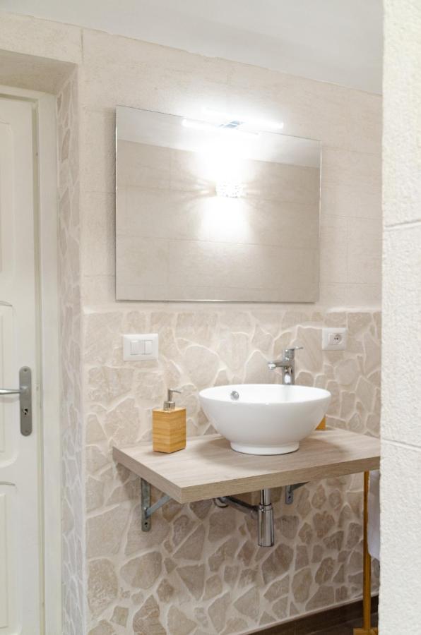 Modern Stone Apartment In The Heart Of 巴里 外观 照片
